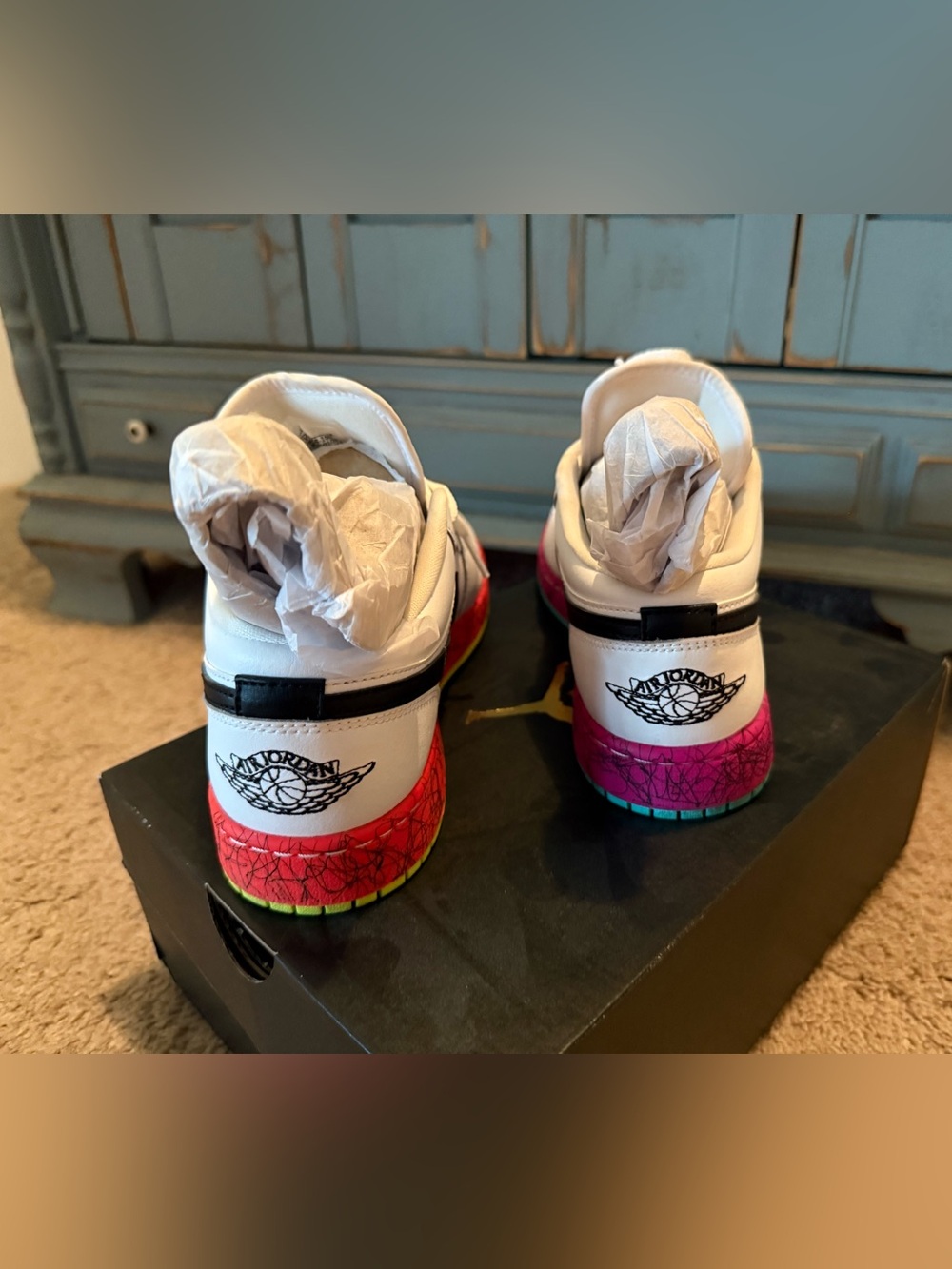 Authentic Air Jordan’s low lace sneakers 6Y fits 7.5/8 women’s $165.00 Nike - Picture 10 of 14